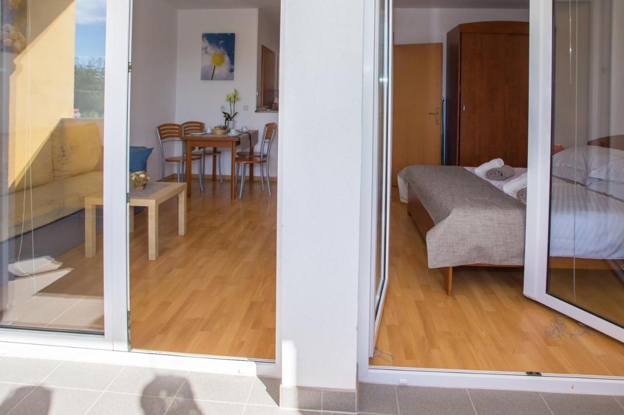 Apartman Vlado Apartment เวอร์ซาร์ ภายนอก รูปภาพ